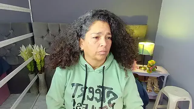 NinaBlazee on StripChat 