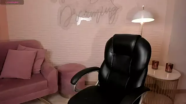 SamanthaConnorX on StripChat 