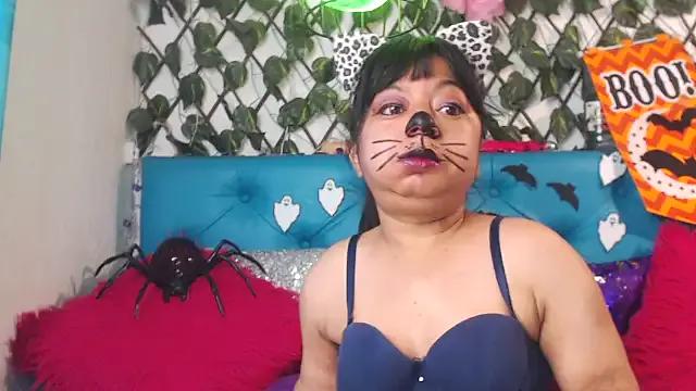 SARAWILLS on StripChat 