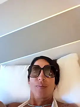 sexy7883 — @hotel sconosciuto in camera apro nuda