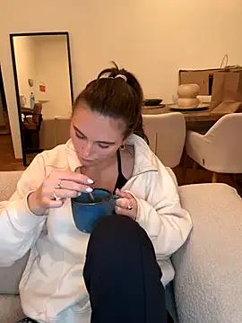 SophiiaStarr —  Get Naked and dance 