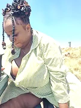 Freechat ThickianaRider on StripChat