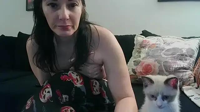 xxxCRYSTALxxx on StripChat 