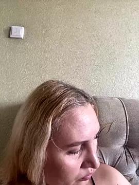 YourBlondee on StripChat