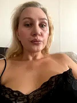 YourBlondee on StripChat