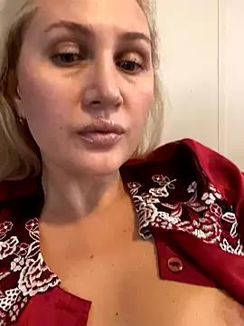 YourBlondee on StripChat