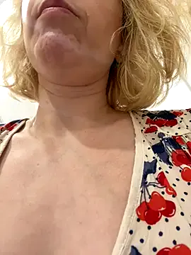 Yourdirtybitch — Play pussy