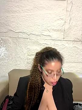 Yvonny27 — Fingering in the shower