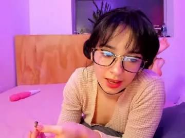 petitee_lunna from Chaturbate is Freechat