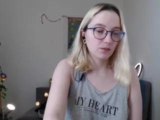 kira_tarot from Flirt4Free is Freechat