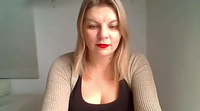 AdriannaFlirt from StripChat is Freechat