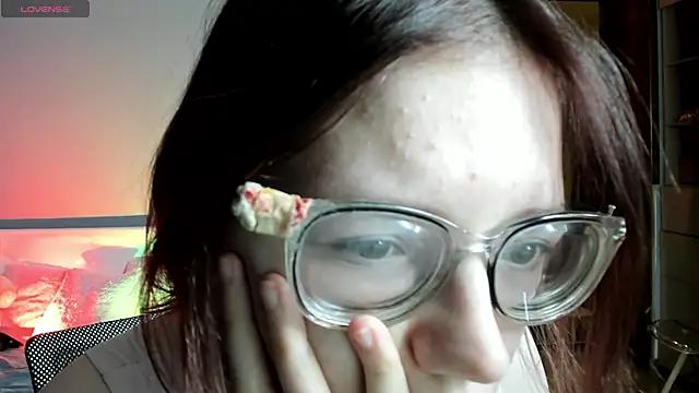 browneyess_ from StripChat is Freechat