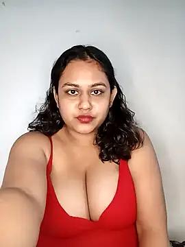 bumblebeegirl from StripChat is Freechat