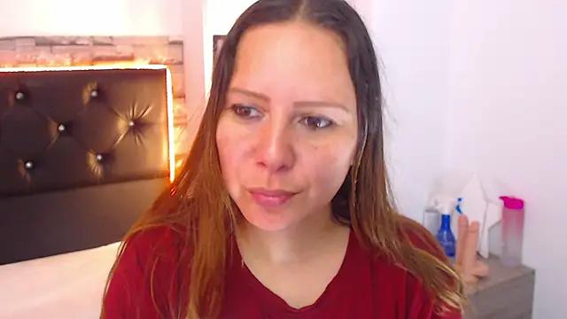 camila_delarosa from StripChat is Freechat