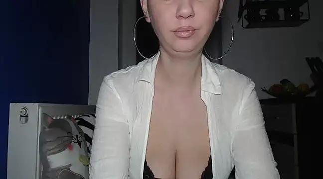 DanielleReys from StripChat is Freechat