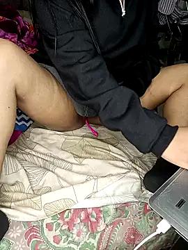 Deshi_couple from StripChat is Freechat