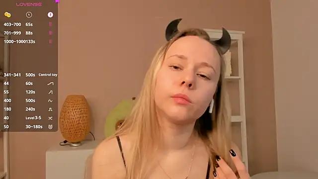 KatieGingell from StripChat is Freechat