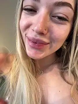 KylieJoyce from StripChat is Freechat