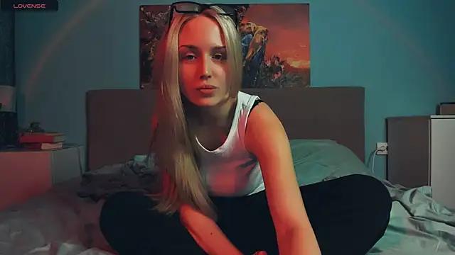 Linda_Roxy from StripChat is Freechat