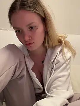 mariemelissah from StripChat is Freechat