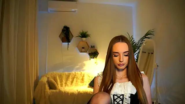 petitegonwiild from StripChat is Freechat